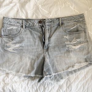 American Eagle Hi-rise Light Wash Festival Denim Shorts